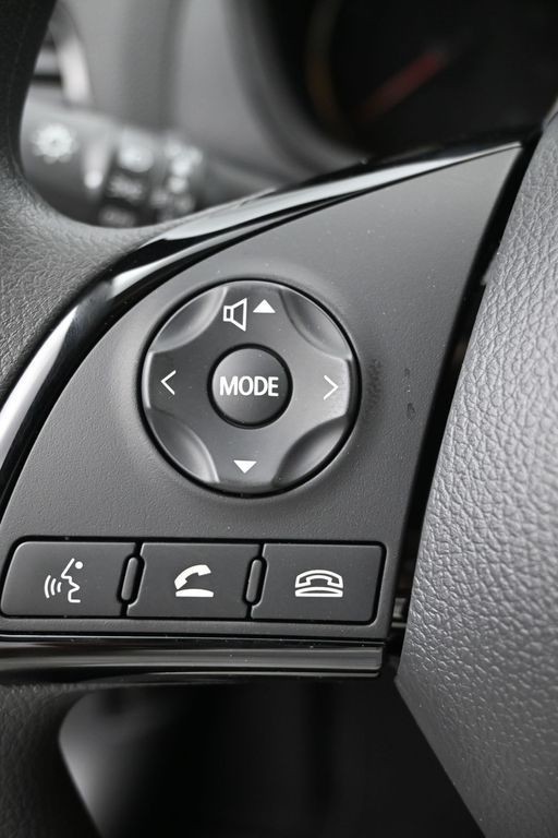 Mitsubishi Eclipse Cross Vehicle Full-screen Gallery Image 17