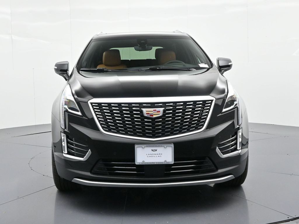 Cadillac XT5 Vehicle Full-screen Gallery Image 2