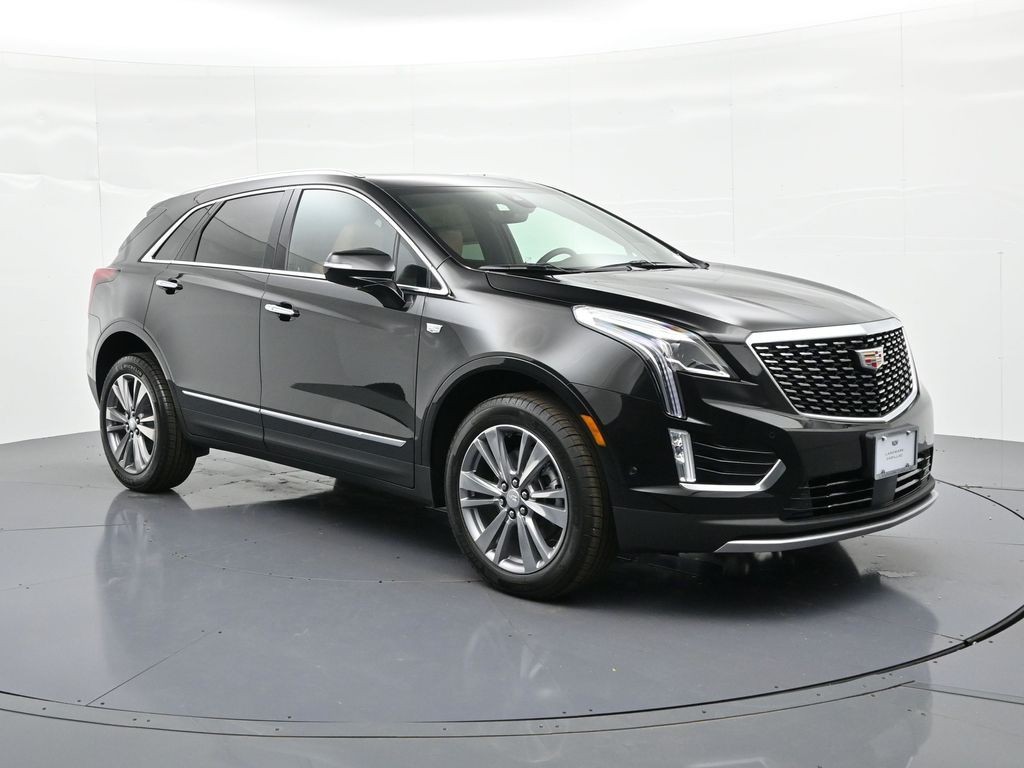 Cadillac XT5 Vehicle Full-screen Gallery Image 3