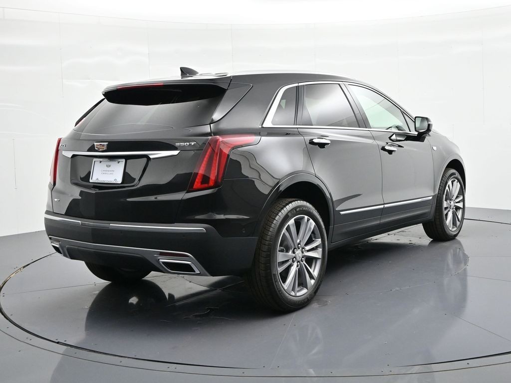 Cadillac XT5 Vehicle Full-screen Gallery Image 5
