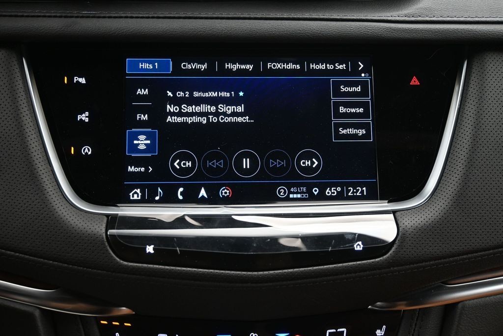 Cadillac XT5 Vehicle Full-screen Gallery Image 10