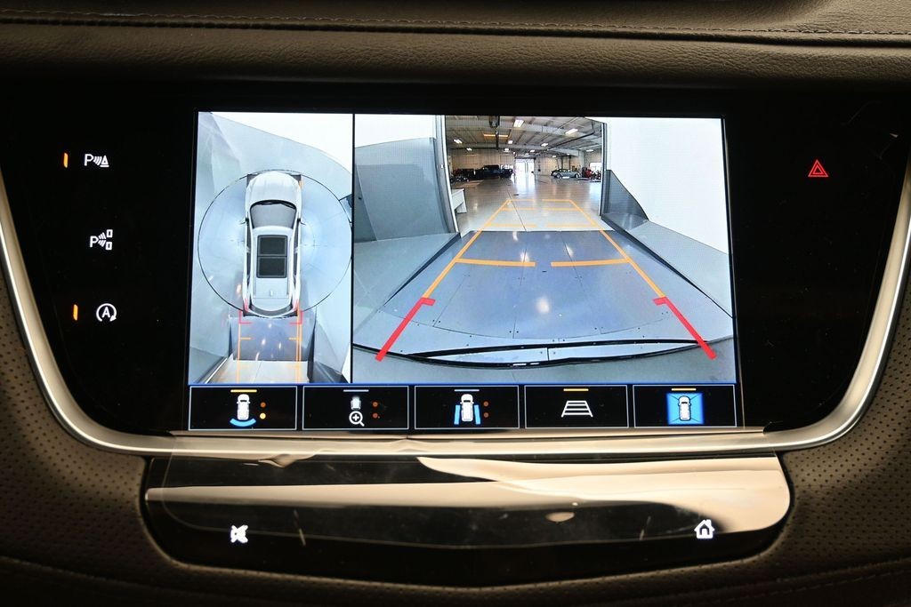 Cadillac XT5 Vehicle Full-screen Gallery Image 11
