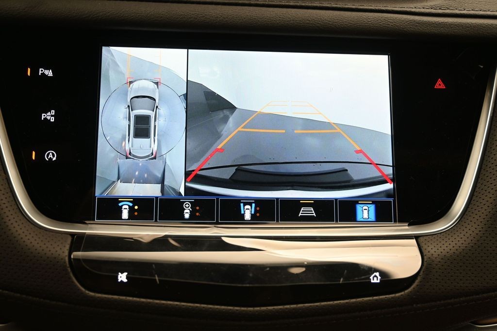 Cadillac XT5 Vehicle Full-screen Gallery Image 12