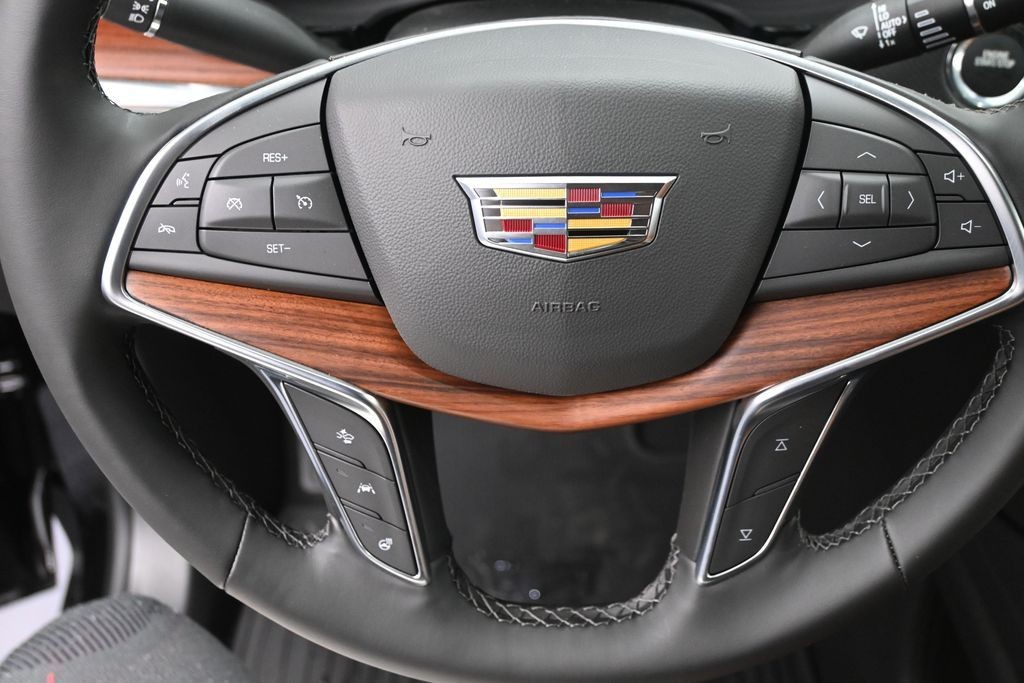Cadillac XT5 Vehicle Full-screen Gallery Image 20