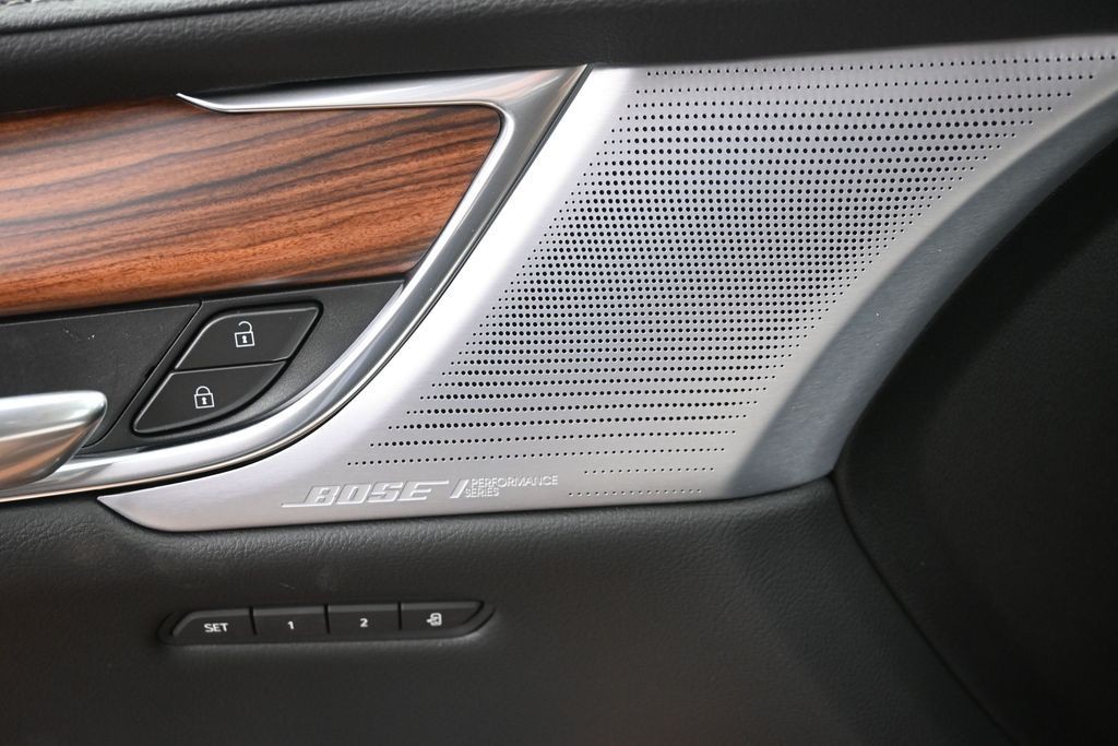 Cadillac XT5 Vehicle Full-screen Gallery Image 25
