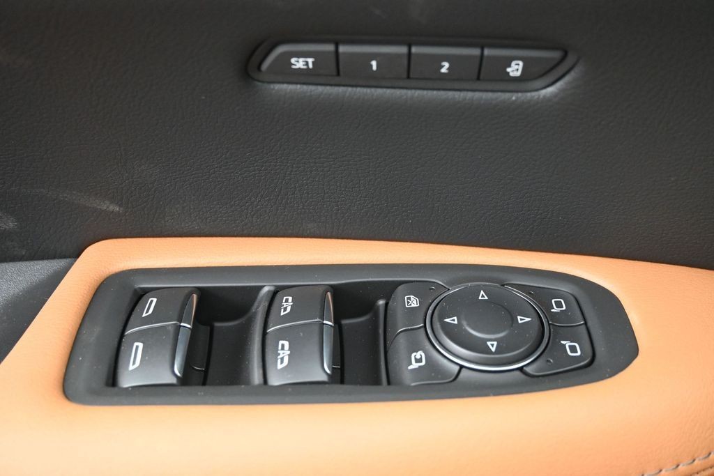 Cadillac XT5 Vehicle Full-screen Gallery Image 26
