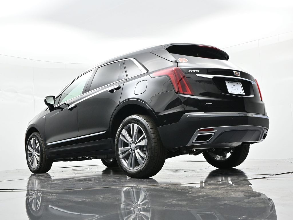 Cadillac XT5 Vehicle Full-screen Gallery Image 34