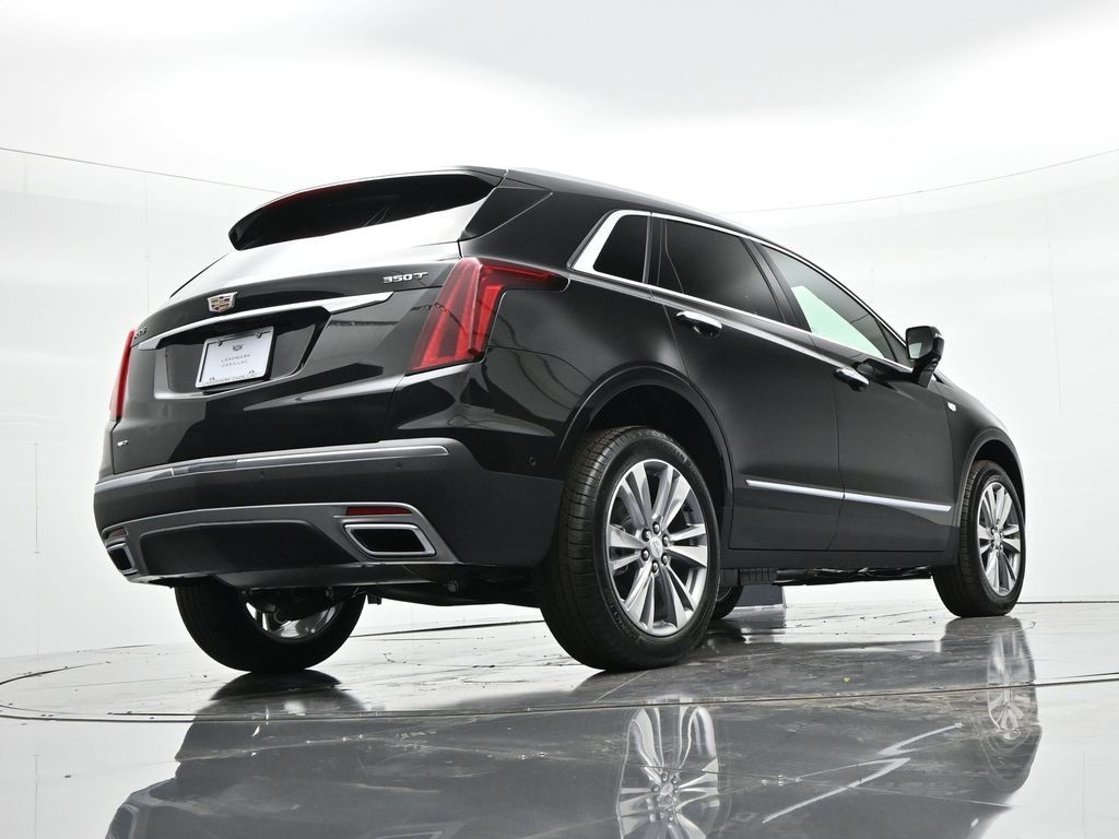 Cadillac XT5 Vehicle Full-screen Gallery Image 36