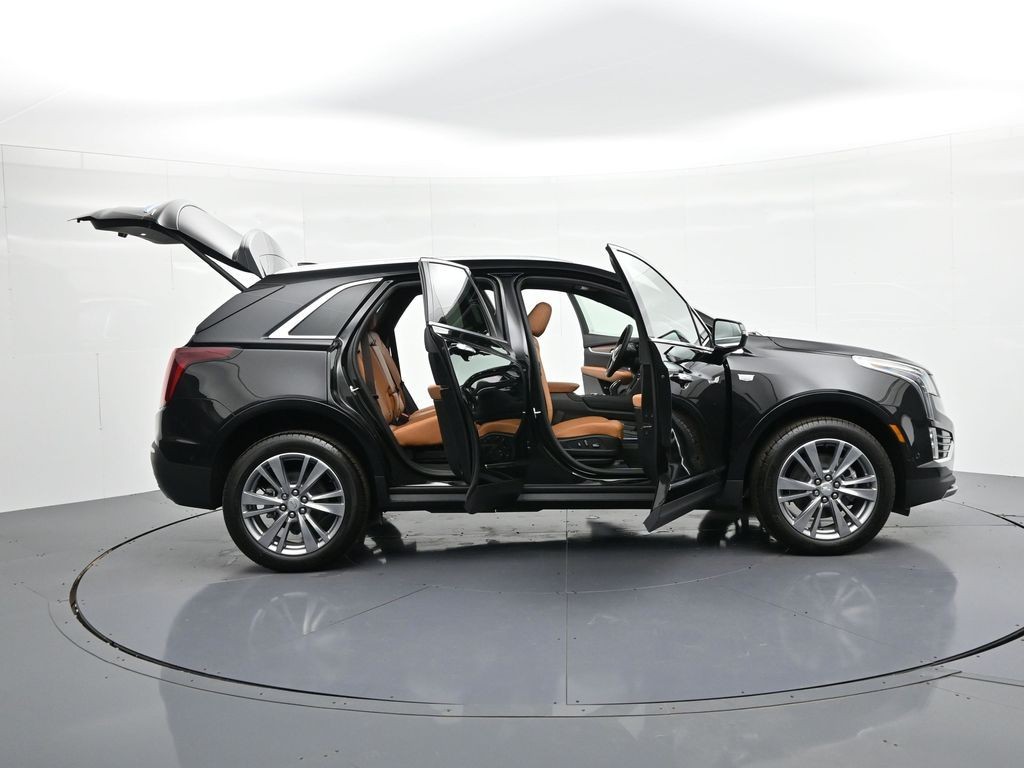 Cadillac XT5 Vehicle Full-screen Gallery Image 38