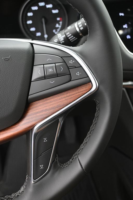 Cadillac XT5 Vehicle Full-screen Gallery Image 21