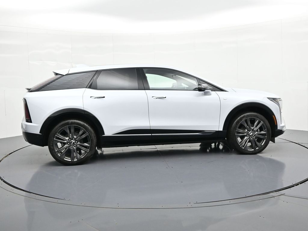 Cadillac OPTIQ Vehicle Full-screen Gallery Image 8