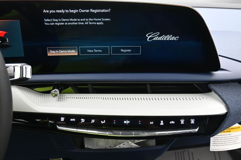 Cadillac OPTIQ Vehicle Full-screen Gallery Image 11