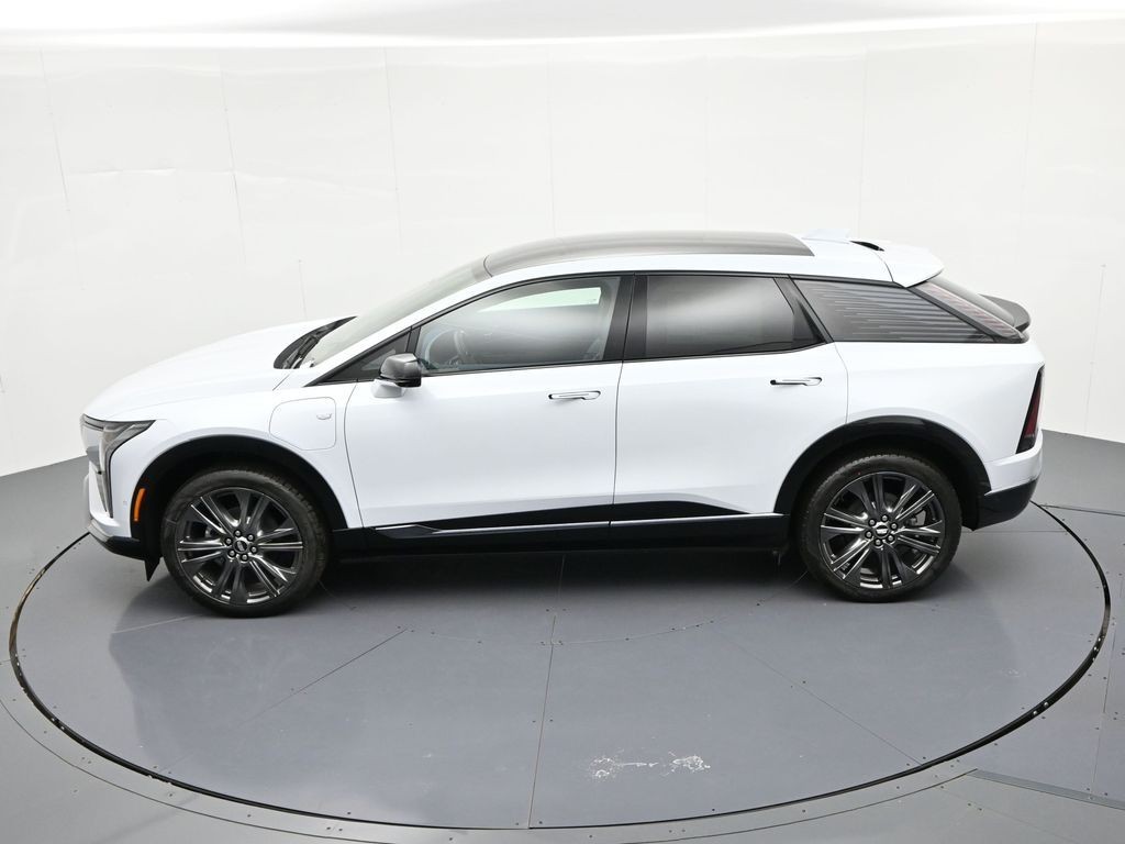 Cadillac OPTIQ Vehicle Full-screen Gallery Image 16