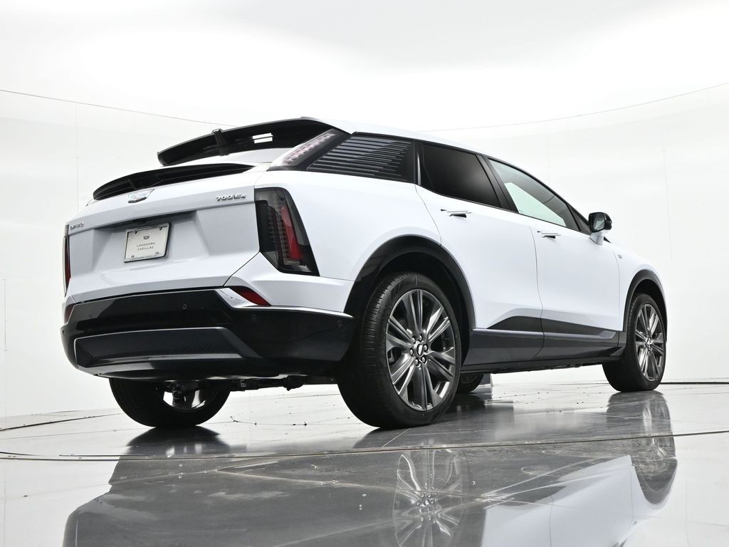 Cadillac OPTIQ Vehicle Full-screen Gallery Image 19