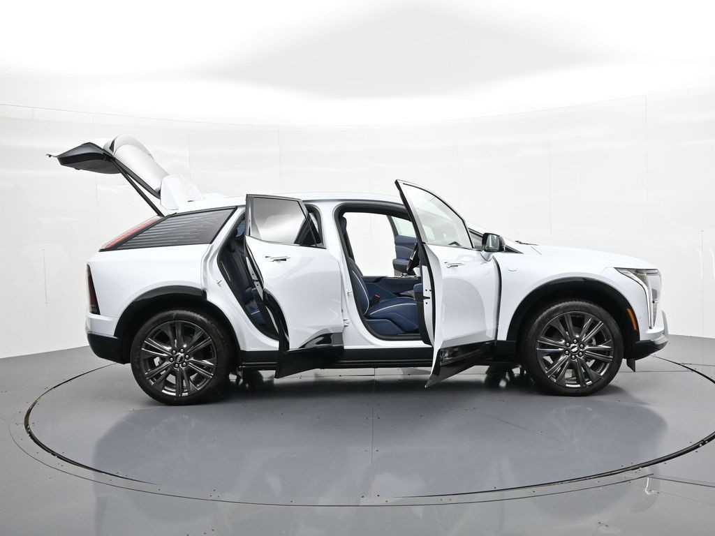 Cadillac OPTIQ Vehicle Full-screen Gallery Image 21