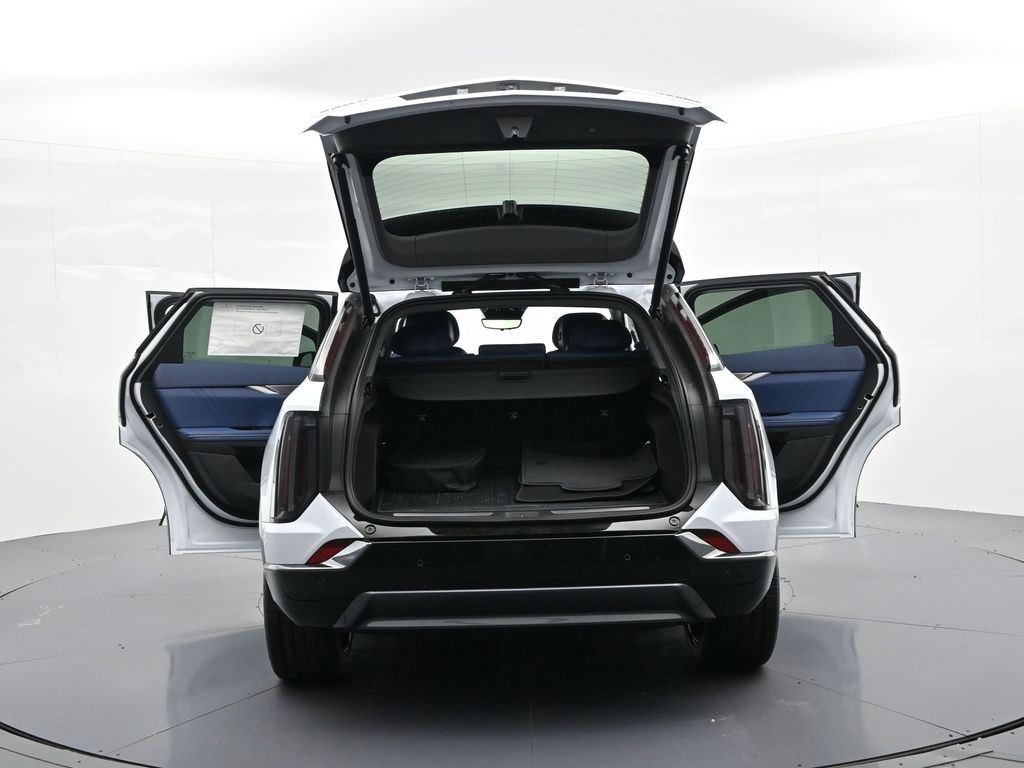Cadillac OPTIQ Vehicle Full-screen Gallery Image 24