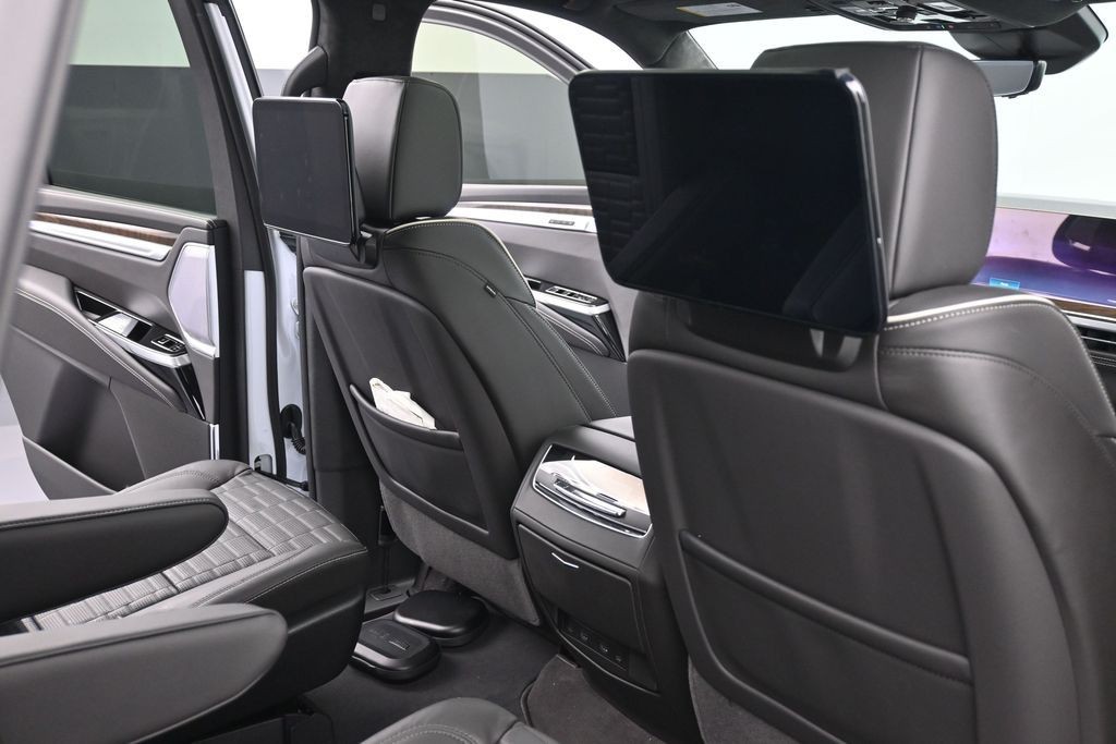 Cadillac Escalade Vehicle Full-screen Gallery Image 10