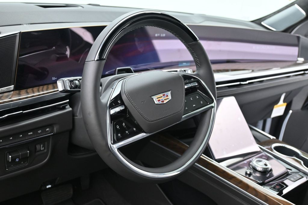 Cadillac Escalade Vehicle Full-screen Gallery Image 12