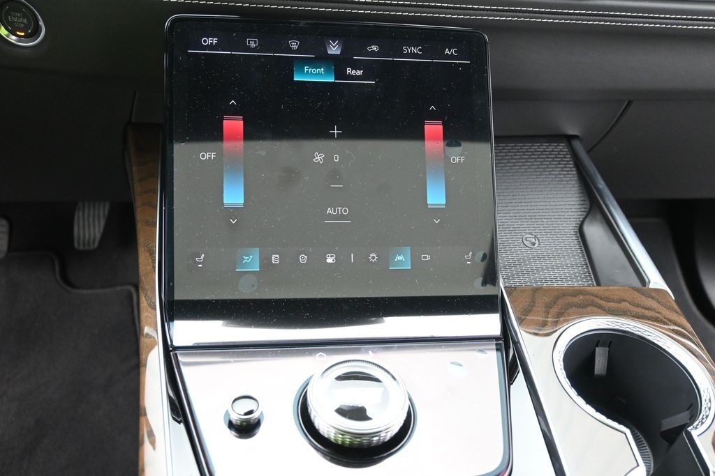 Cadillac Escalade Vehicle Full-screen Gallery Image 13