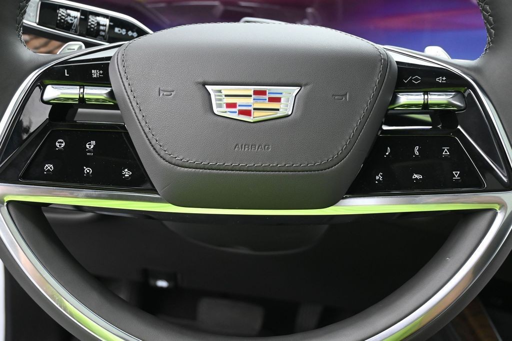 Cadillac Escalade Vehicle Full-screen Gallery Image 14