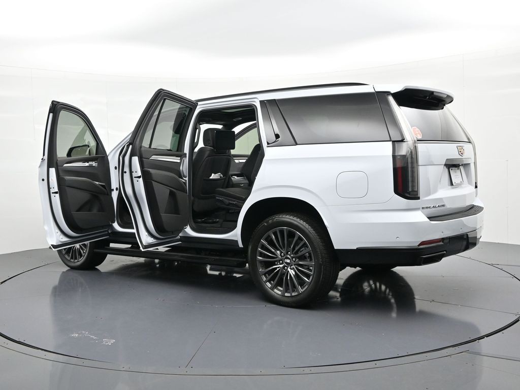 Cadillac Escalade Vehicle Full-screen Gallery Image 24