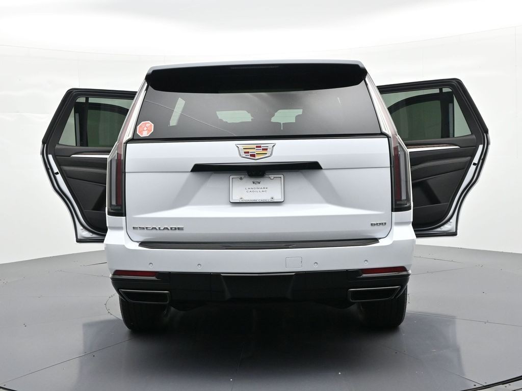 Cadillac Escalade Vehicle Full-screen Gallery Image 26