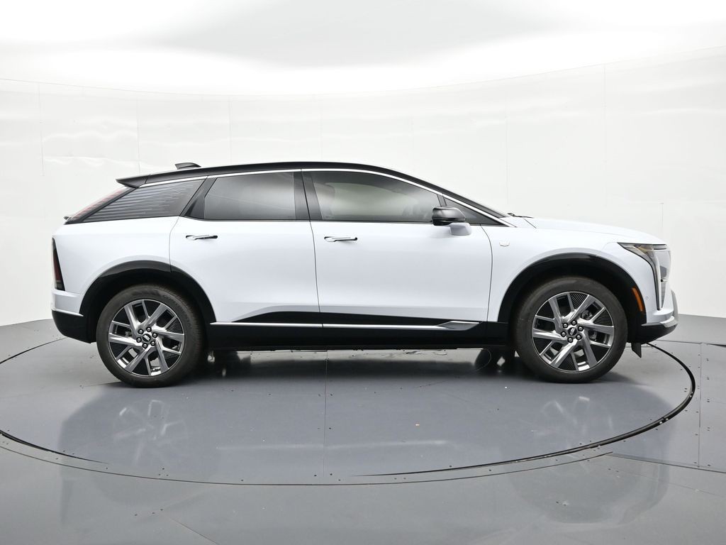 Cadillac OPTIQ Vehicle Full-screen Gallery Image 4