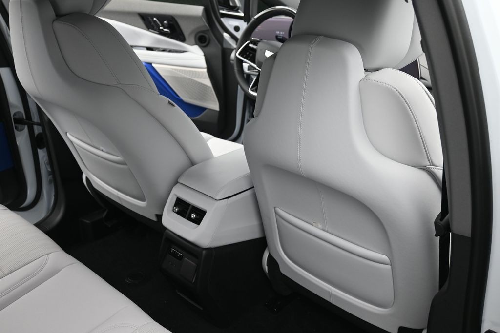 Cadillac OPTIQ Vehicle Full-screen Gallery Image 10