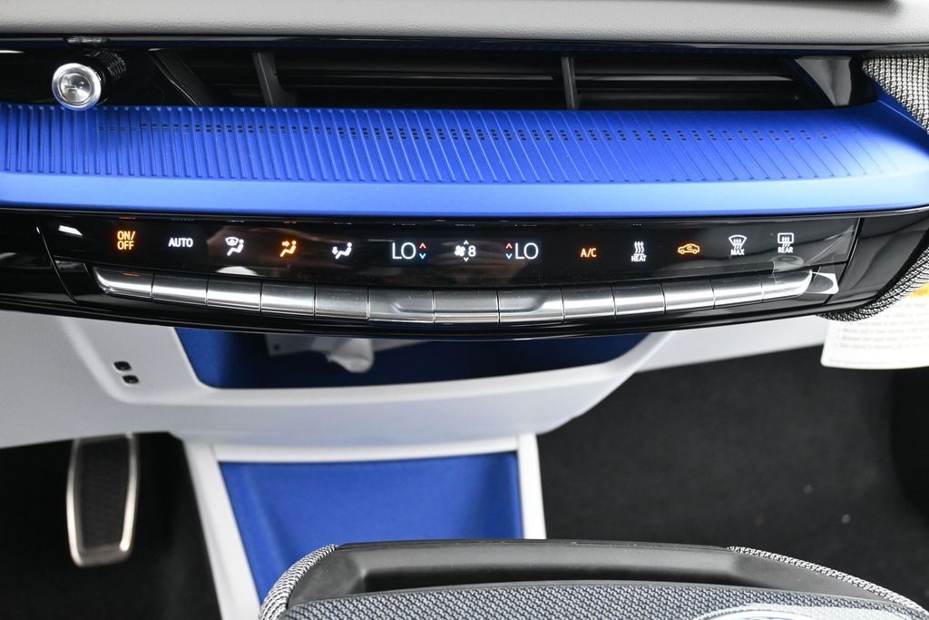 Cadillac OPTIQ Vehicle Full-screen Gallery Image 13