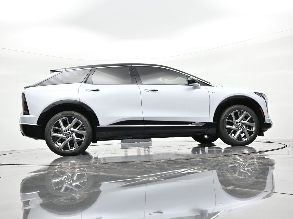 Cadillac OPTIQ Vehicle Full-screen Gallery Image 23