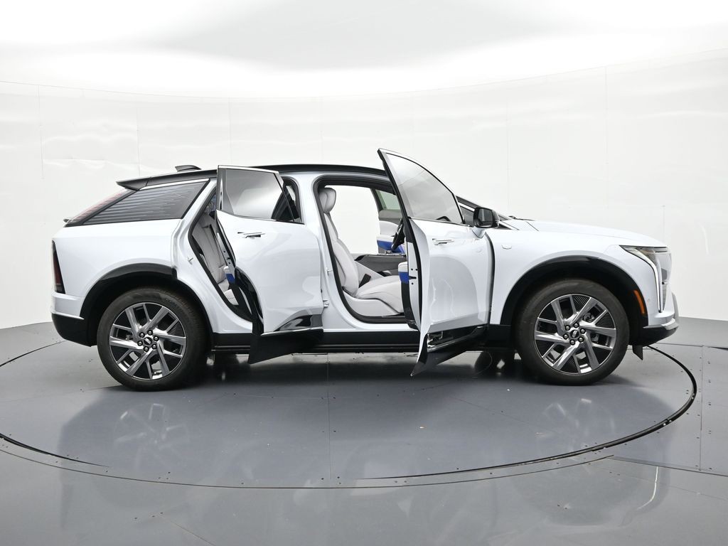 Cadillac OPTIQ Vehicle Full-screen Gallery Image 24