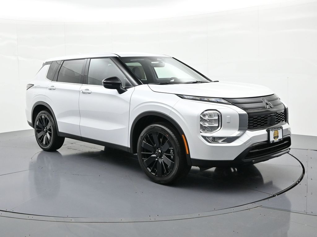 Mitsubishi Outlander Vehicle Full-screen Gallery Image 3