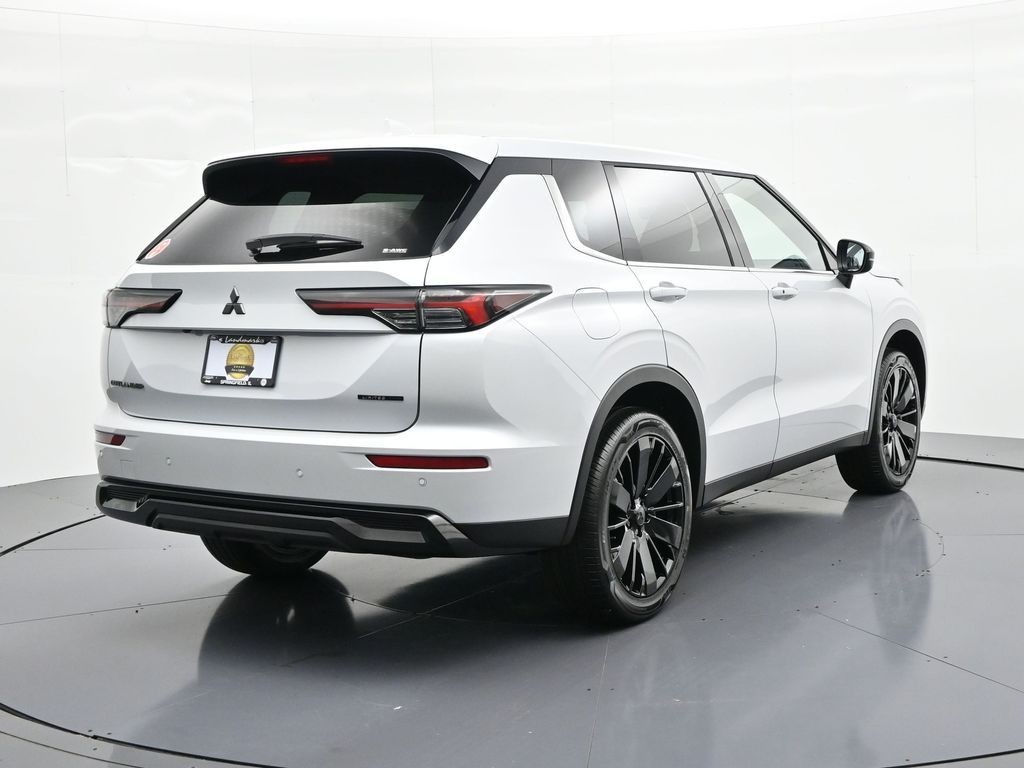 Mitsubishi Outlander Vehicle Full-screen Gallery Image 5