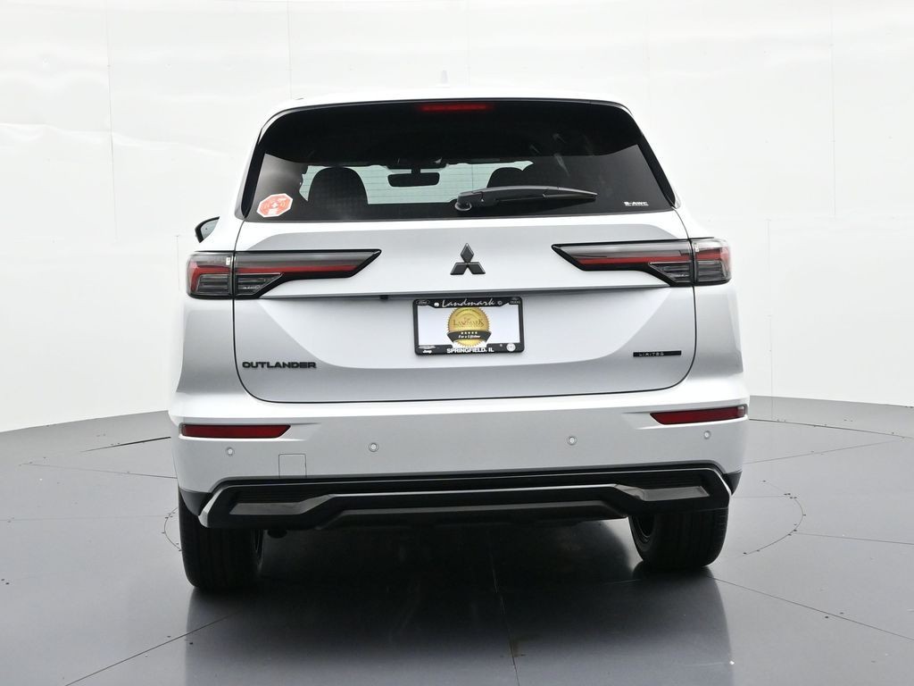 Mitsubishi Outlander Vehicle Full-screen Gallery Image 6