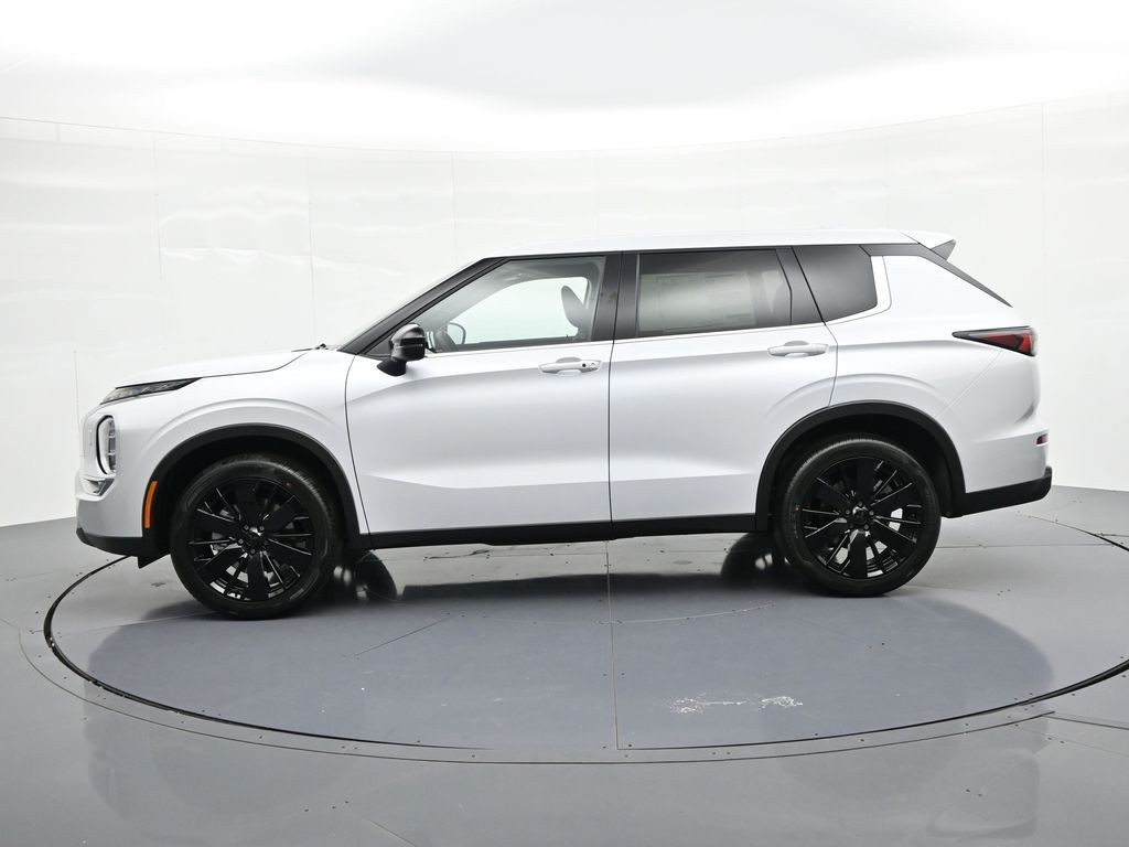 Mitsubishi Outlander Vehicle Full-screen Gallery Image 8