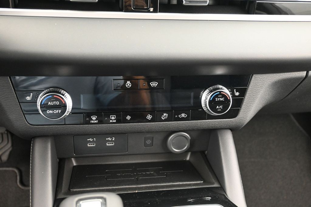 Mitsubishi Outlander Vehicle Full-screen Gallery Image 10