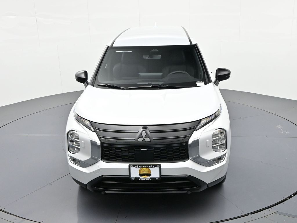 Mitsubishi Outlander Vehicle Full-screen Gallery Image 14