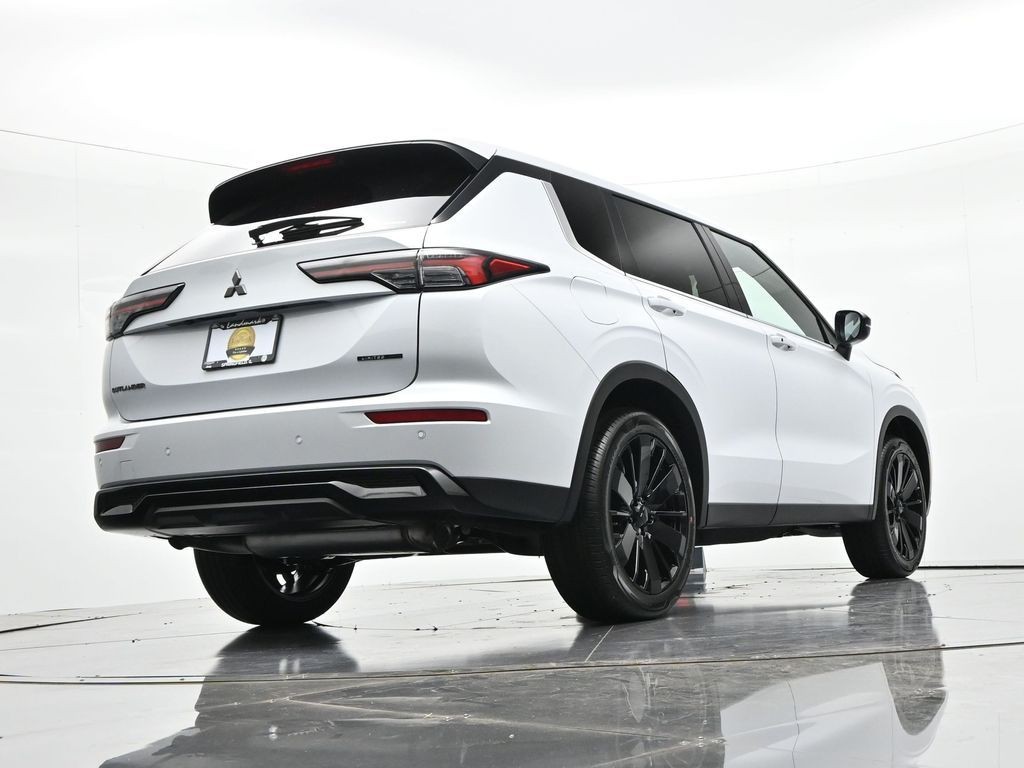 Mitsubishi Outlander Vehicle Full-screen Gallery Image 19