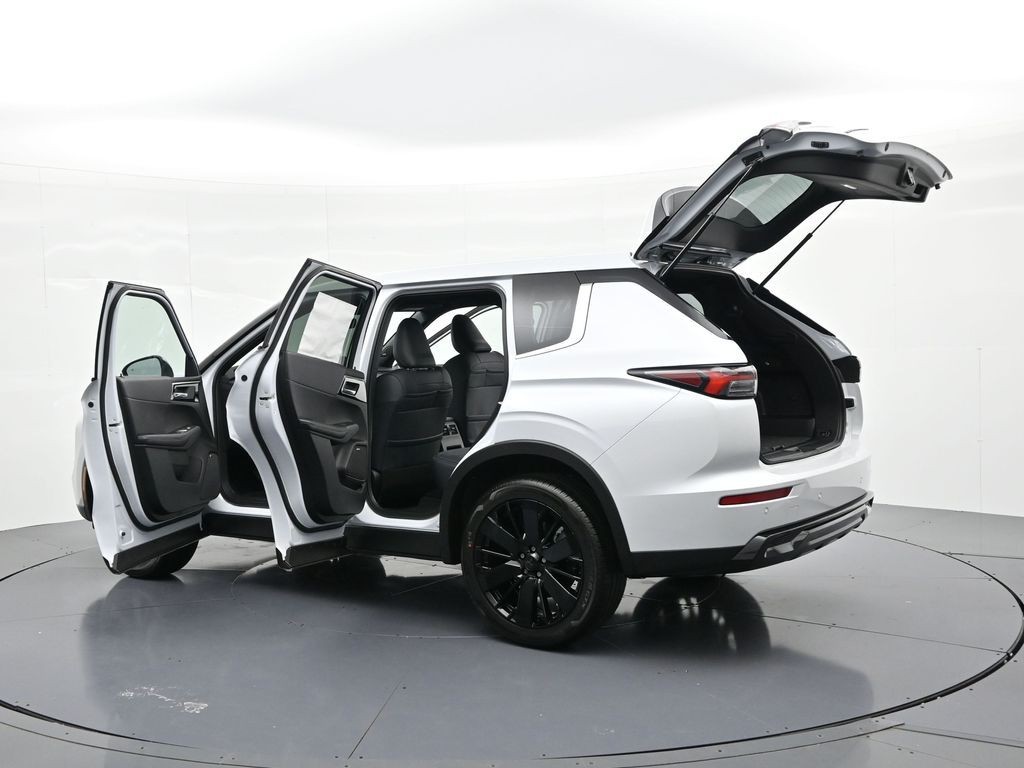 Mitsubishi Outlander Vehicle Full-screen Gallery Image 22