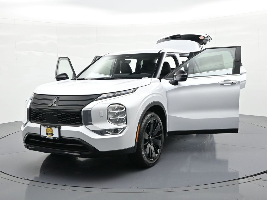 Mitsubishi Outlander Vehicle Full-screen Gallery Image 23
