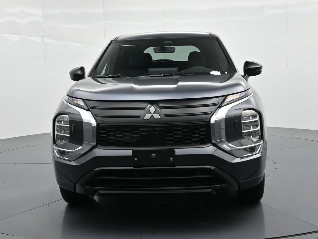 Mitsubishi Outlander Vehicle Full-screen Gallery Image 2