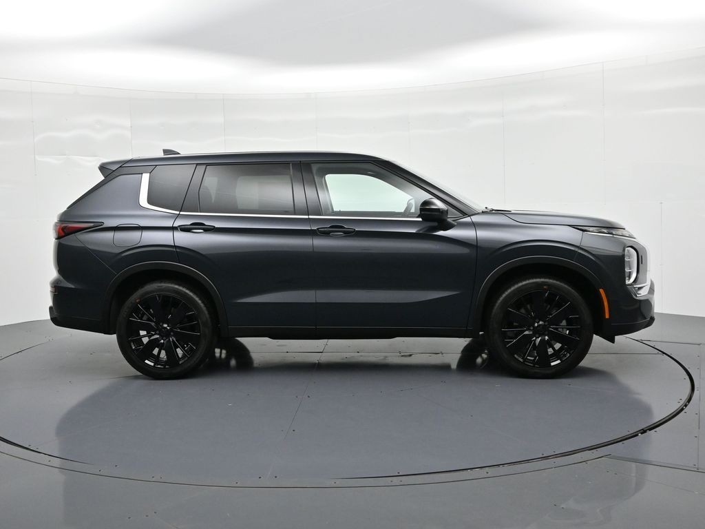 Mitsubishi Outlander Vehicle Full-screen Gallery Image 4