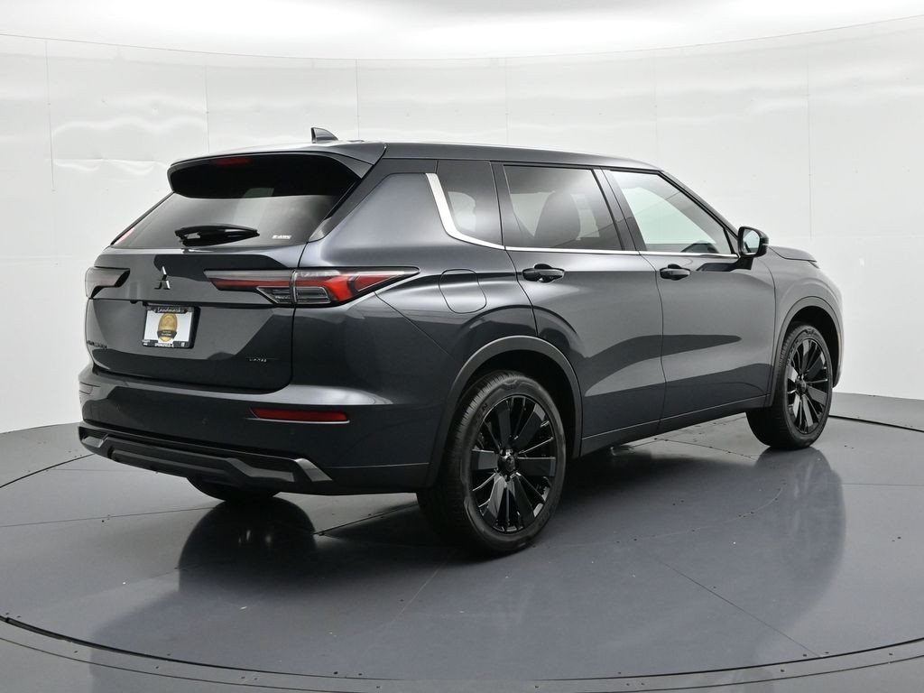 Mitsubishi Outlander Vehicle Full-screen Gallery Image 5
