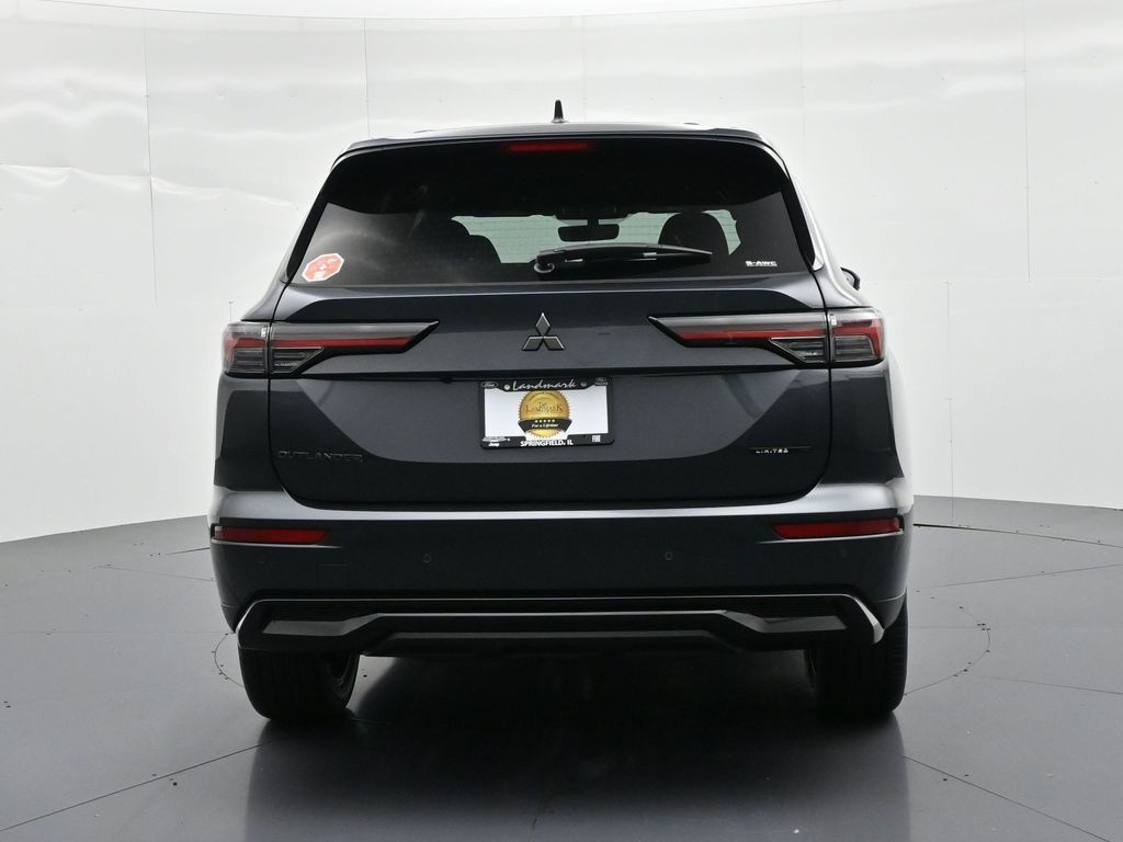 Mitsubishi Outlander Vehicle Full-screen Gallery Image 6