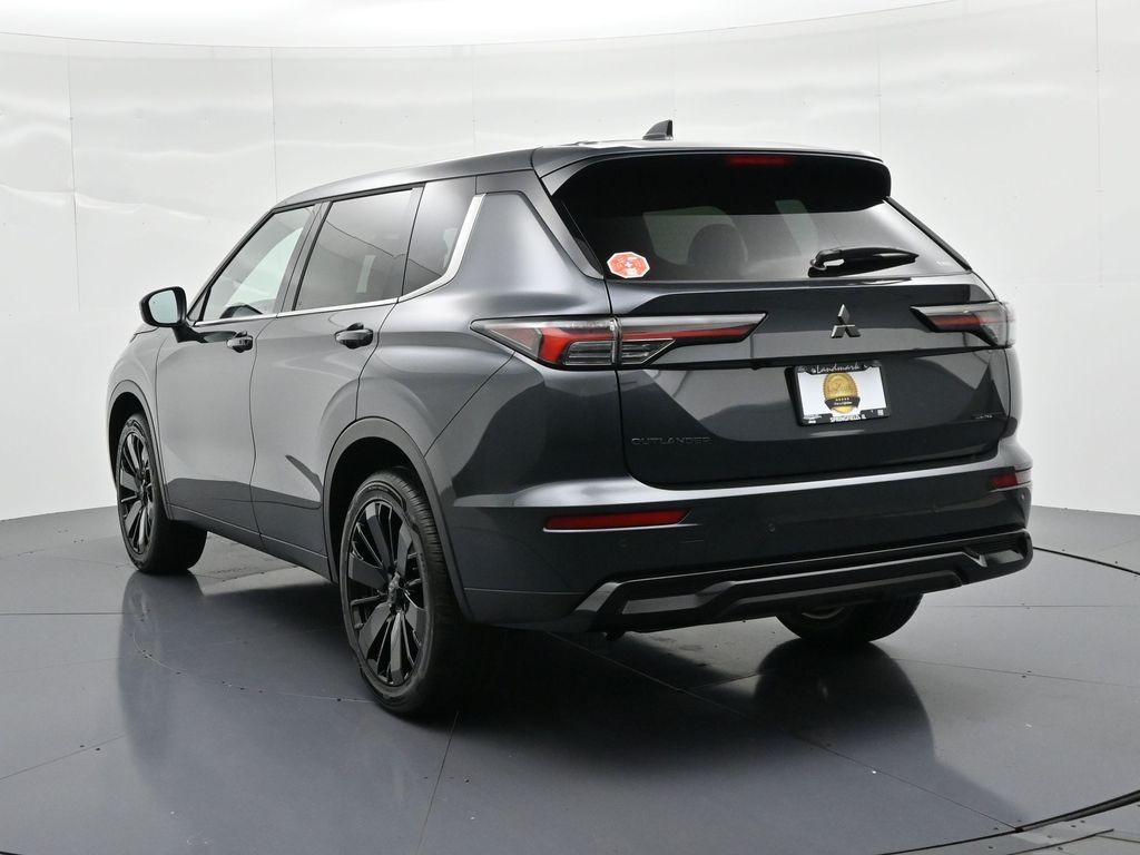 Mitsubishi Outlander Vehicle Full-screen Gallery Image 7