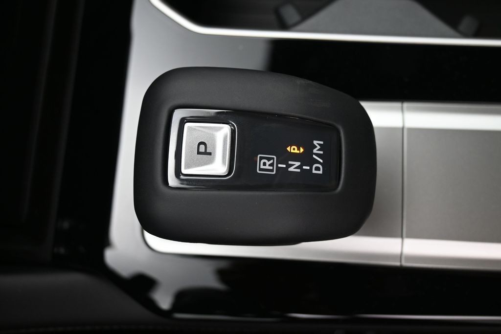Mitsubishi Outlander Vehicle Full-screen Gallery Image 12