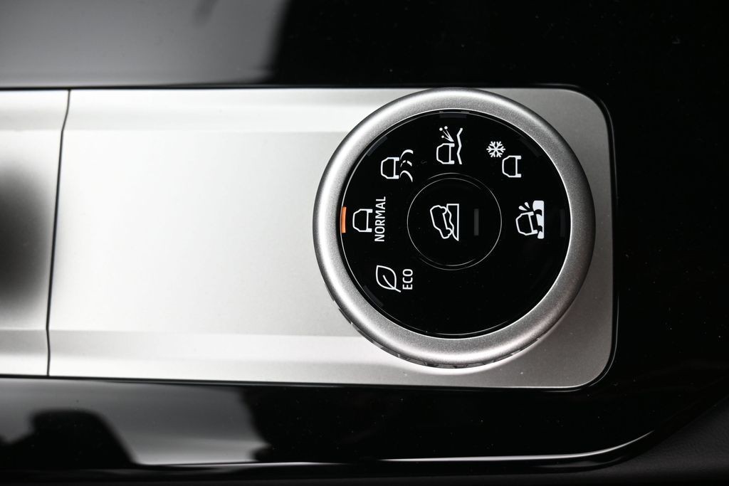 Mitsubishi Outlander Vehicle Full-screen Gallery Image 13
