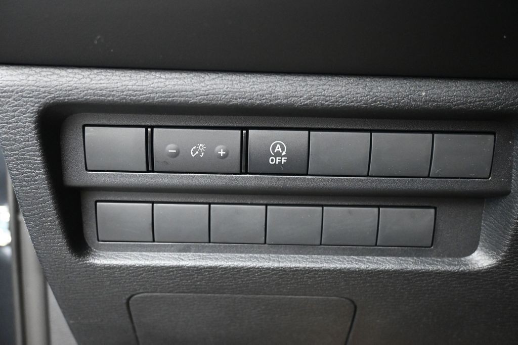 Mitsubishi Outlander Vehicle Full-screen Gallery Image 19
