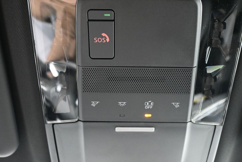 Mitsubishi Outlander Vehicle Full-screen Gallery Image 21