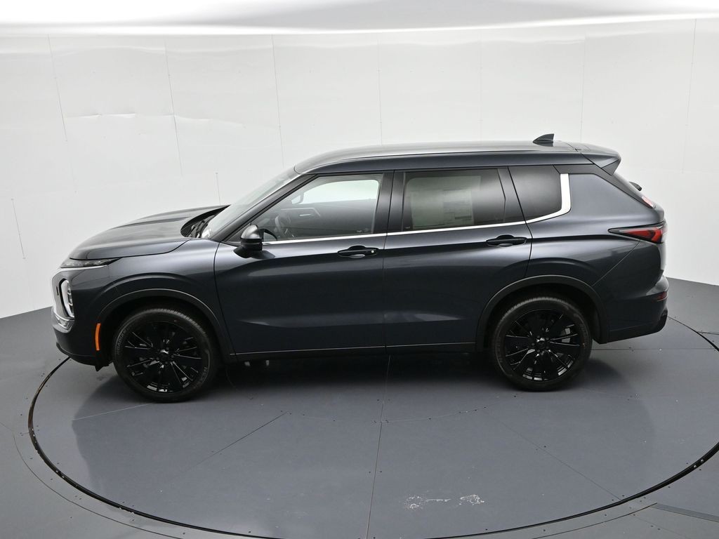 Mitsubishi Outlander Vehicle Full-screen Gallery Image 25